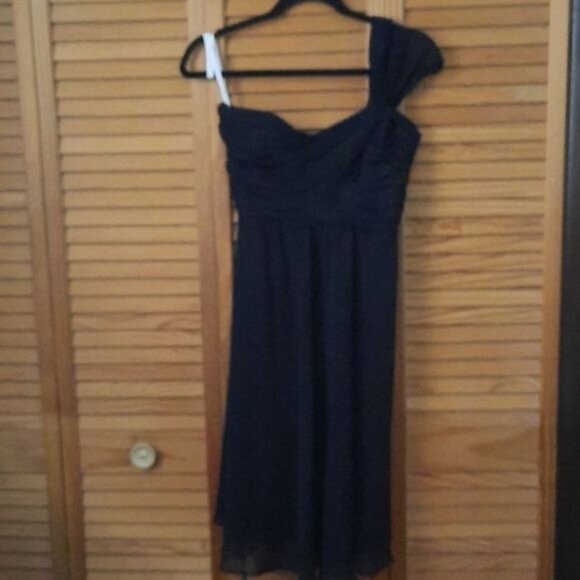 David's Bridal NWT Black One Shoulder Ruched Bodice Cocktail Dress Size 4 - Picture 1 of 6